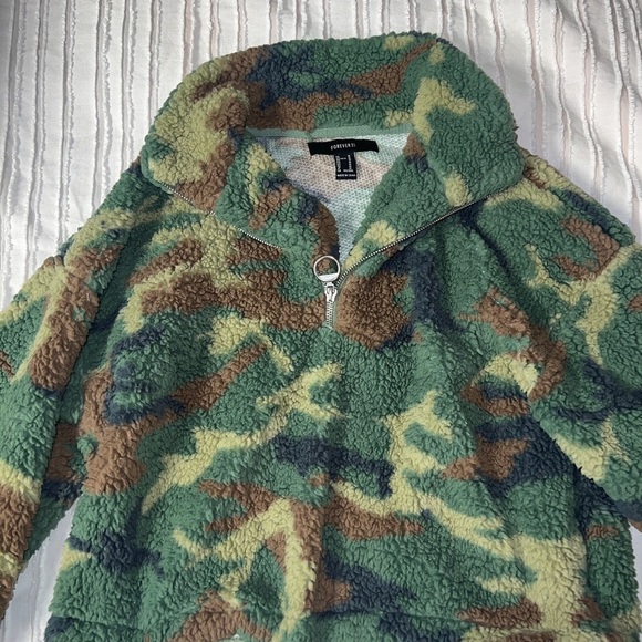 Forever 21 Camouflage Fleece Pull Over Half Zip | Super Soft - Picture 4 of 5